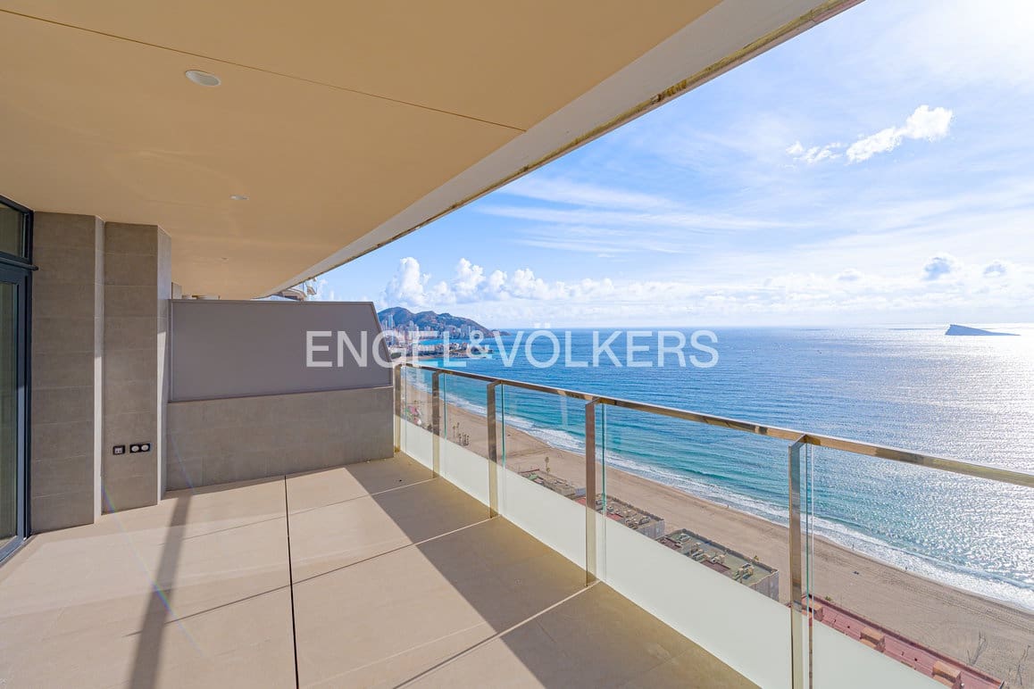 2 soverom Leilighet til salgs i Benidorm med svømmebasseng garasje - € 795 000 (Ref: 9457844)