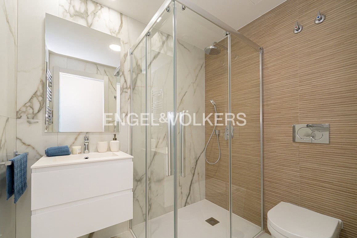 2 soverom Leilighet til salgs i Benidorm med svømmebasseng garasje - € 795 000 (Ref: 9457844)
