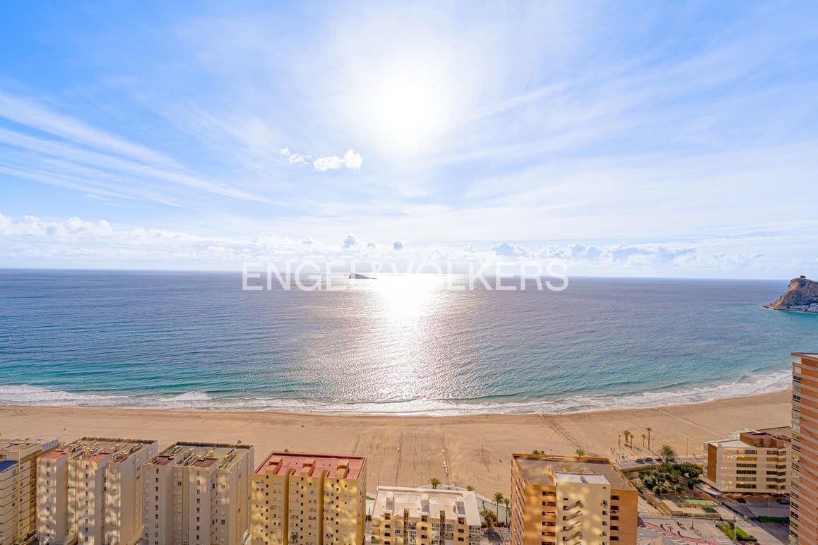 2 soverom Leilighet til salgs i Benidorm med svømmebasseng garasje - € 795 000 (Ref: 9457844)
