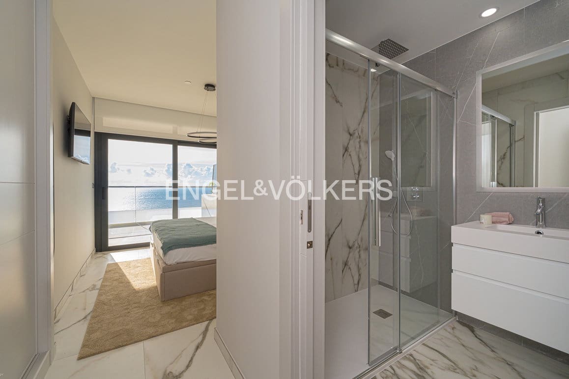 2 soverom Leilighet til salgs i Benidorm med svømmebasseng garasje - € 795 000 (Ref: 9457844)