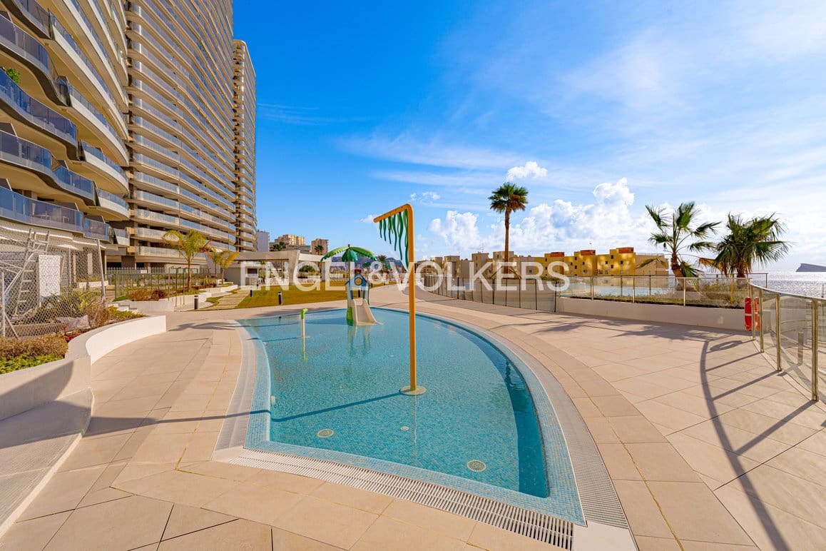 2 soverom Leilighet til salgs i Benidorm med svømmebasseng garasje - € 795 000 (Ref: 9457844)