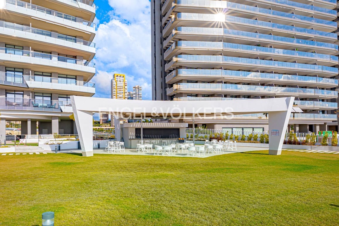 2 soverom Leilighet til salgs i Benidorm med svømmebasseng garasje - € 795 000 (Ref: 9457844)