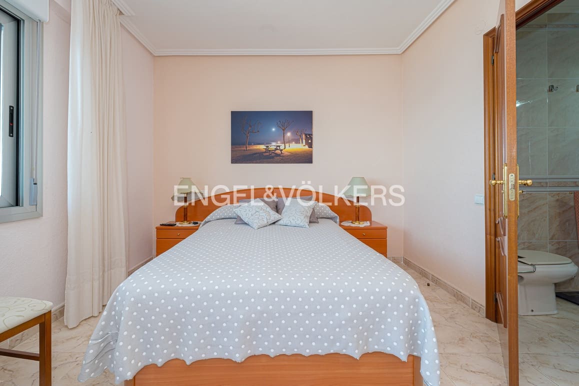 3 bedroom Apartment for sale in Benidorm with garage - € 600,000 (Ref: 9465976)