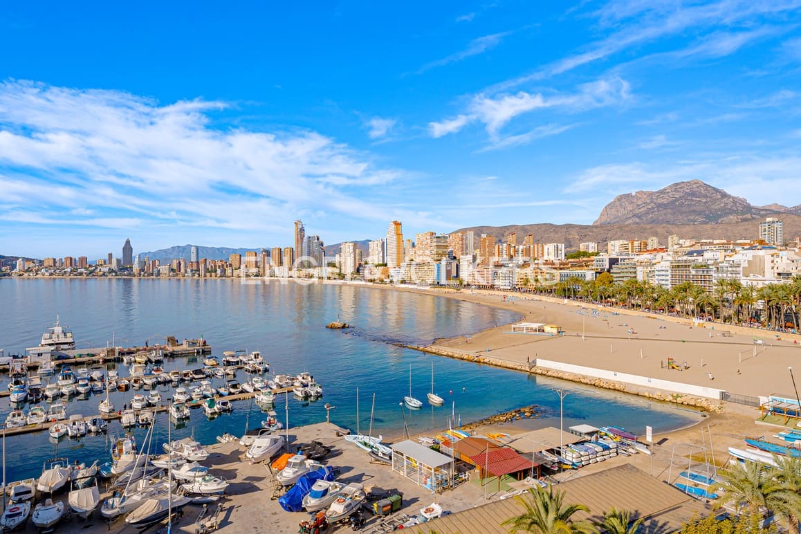 3 bedroom Apartment for sale in Benidorm with garage - € 600,000 (Ref: 9465976)
