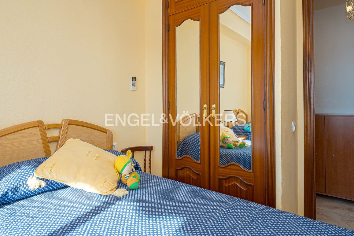 3 bedroom Apartment for sale in Benidorm with garage - € 600,000 (Ref: 9465976)