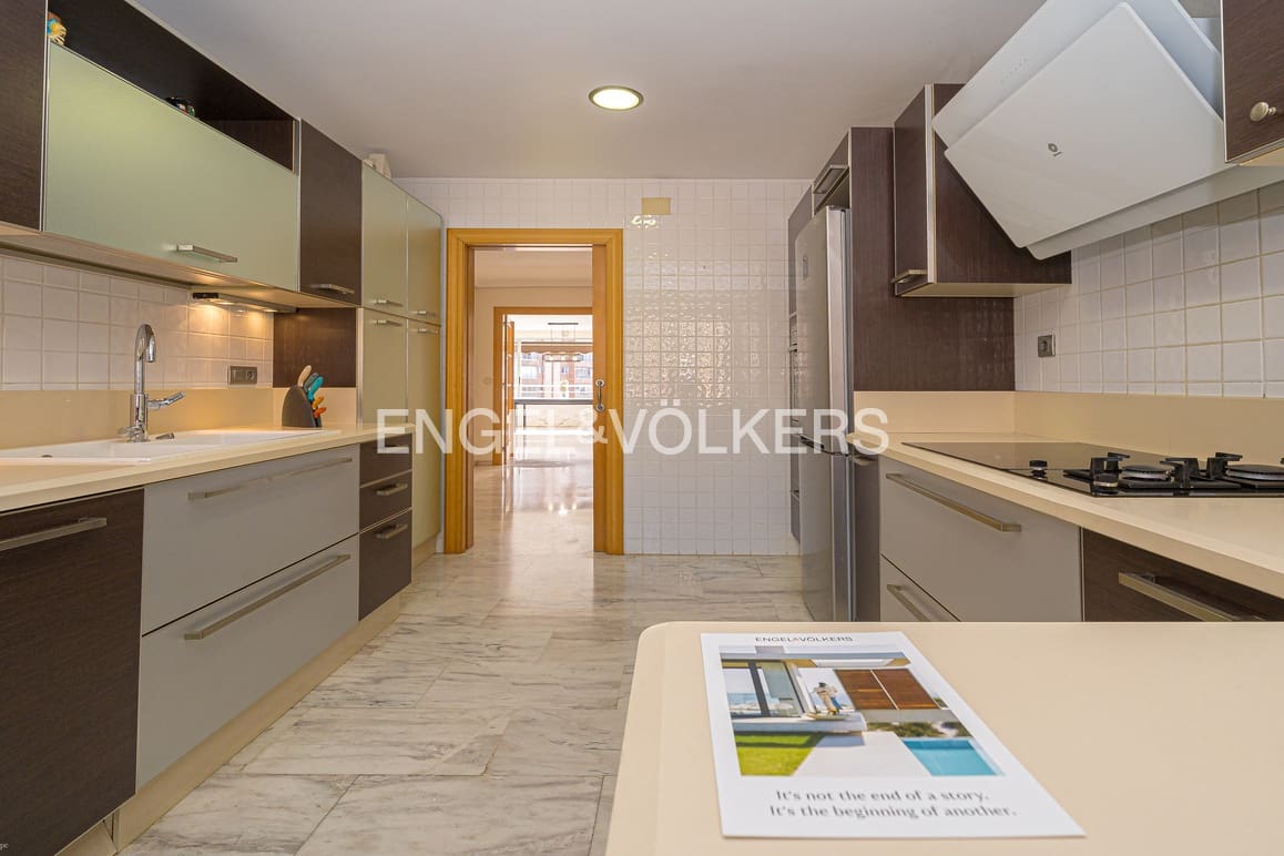 4 soverom Leilighet til salgs i Benidorm med svømmebasseng garasje - € 550 000 (Ref: 9465977)