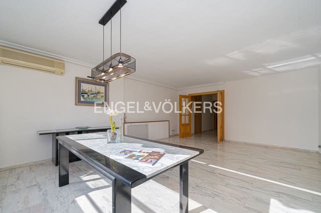 4 sovrum Lägenhet till salu i Benidorm med pool garage - 550 000 € (Ref: 9465977)