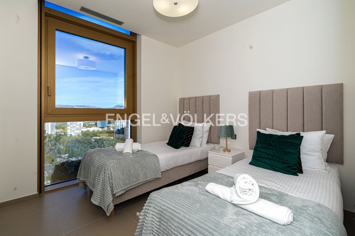 2 bedroom Apartment for sale in Benidorm with pool garage - € 765,000 (Ref: 9481542)