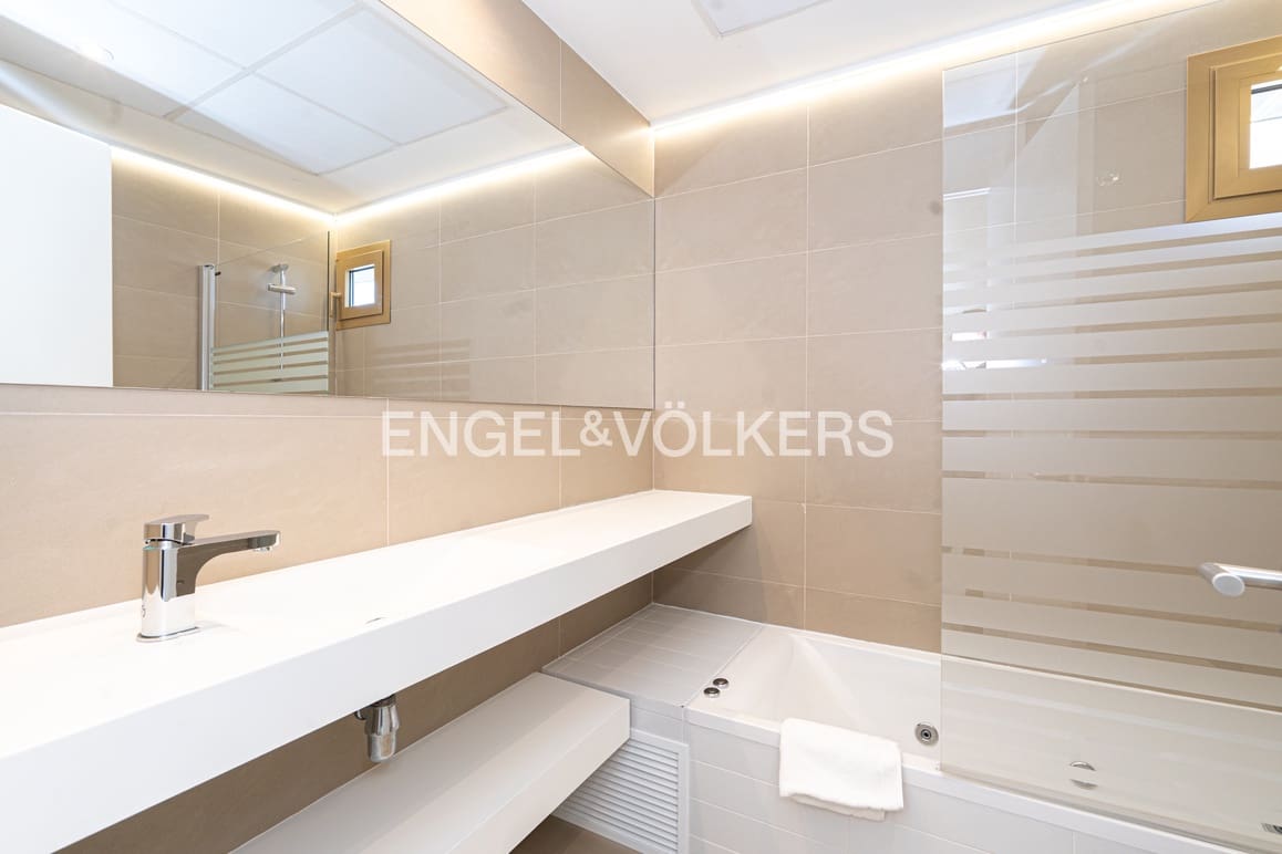 2 bedroom Apartment for sale in Benidorm with pool garage - € 765,000 (Ref: 9481542)