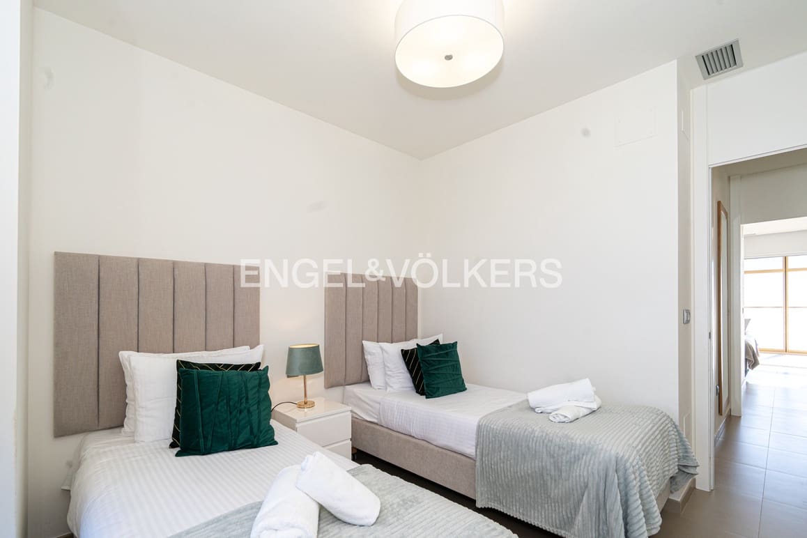 2 bedroom Apartment for sale in Benidorm with pool garage - € 765,000 (Ref: 9481542)