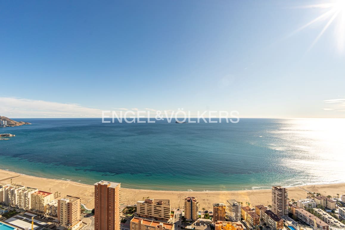 2 bedroom Apartment for sale in Benidorm with pool garage - € 765,000 (Ref: 9481542)
