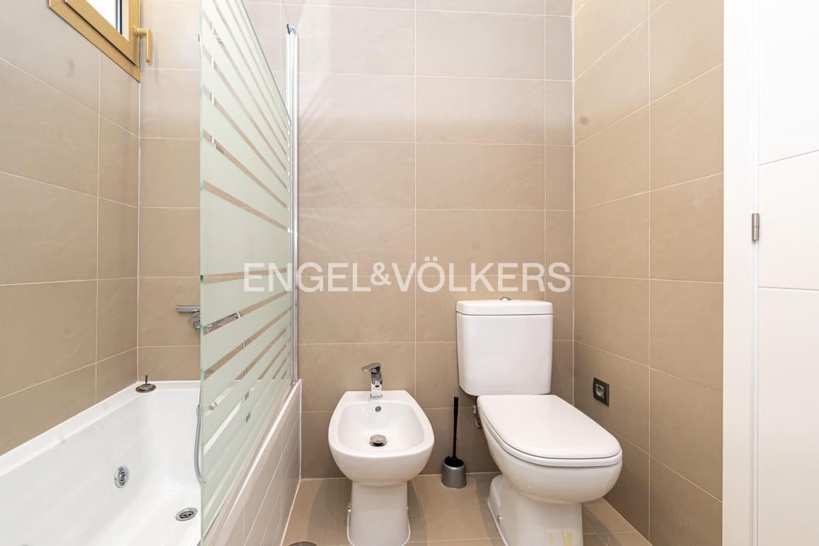 2 bedroom Apartment for sale in Benidorm with pool garage - € 765,000 (Ref: 9481542)