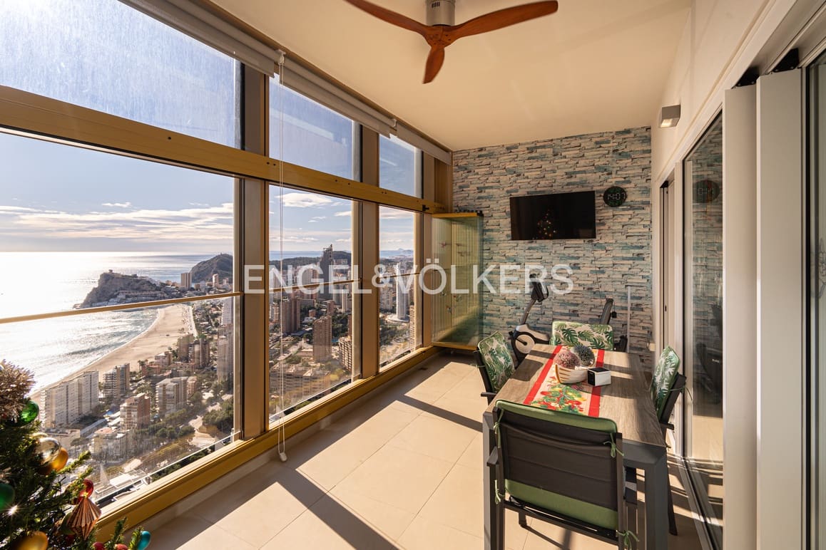 2 bedroom Apartment for sale in Benidorm with pool garage - € 765,000 (Ref: 9481542)