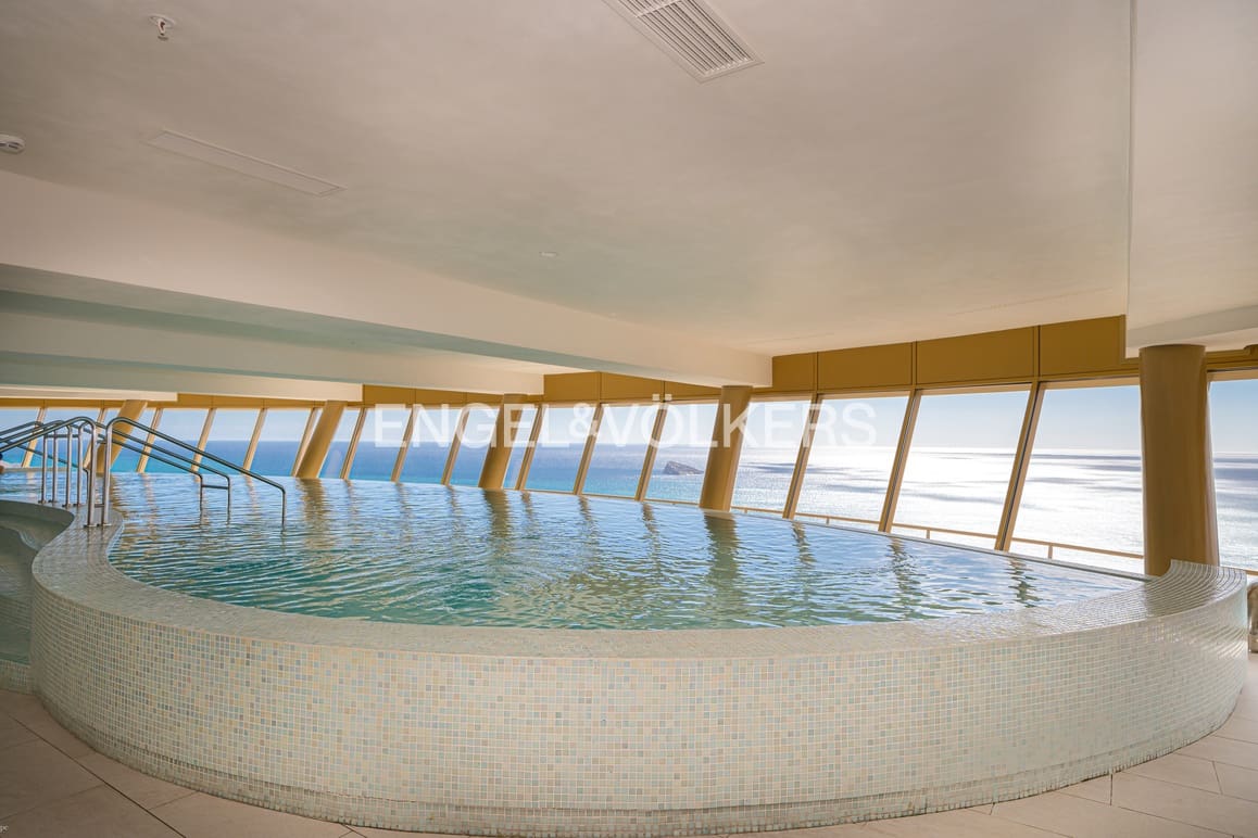 2 bedroom Apartment for sale in Benidorm with pool garage - € 765,000 (Ref: 9481542)