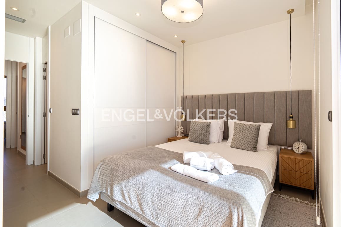 2 bedroom Apartment for sale in Benidorm with pool garage - € 765,000 (Ref: 9481542)