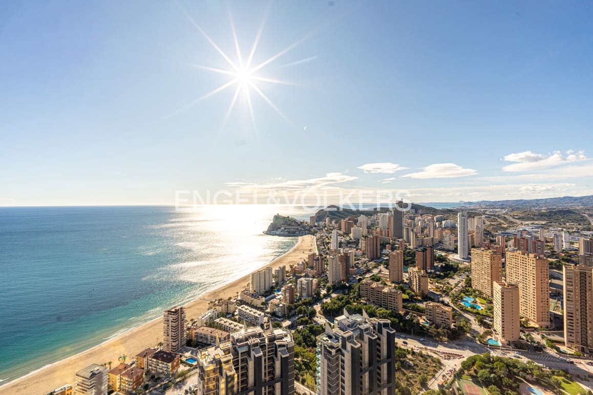 2 bedroom Apartment for sale in Benidorm with pool garage - € 765,000 (Ref: 9481542)