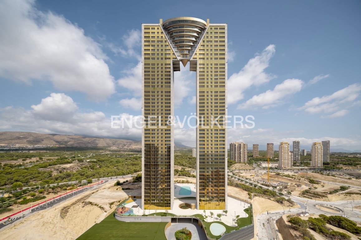 Apartamento de 2 habitaciones en Benidorm en venta con piscina garaje - 765.000 € (Ref: 9481542)
