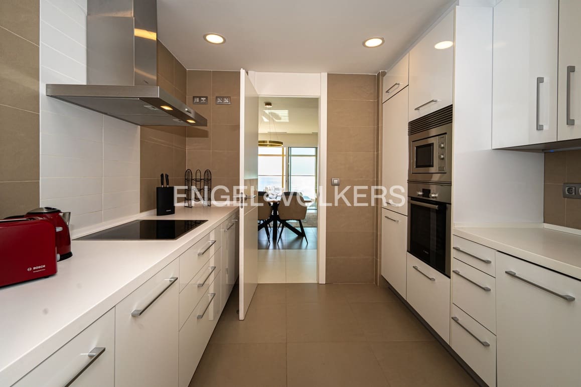 2 bedroom Apartment for sale in Benidorm with pool garage - € 625,000 (Ref: 9481543)