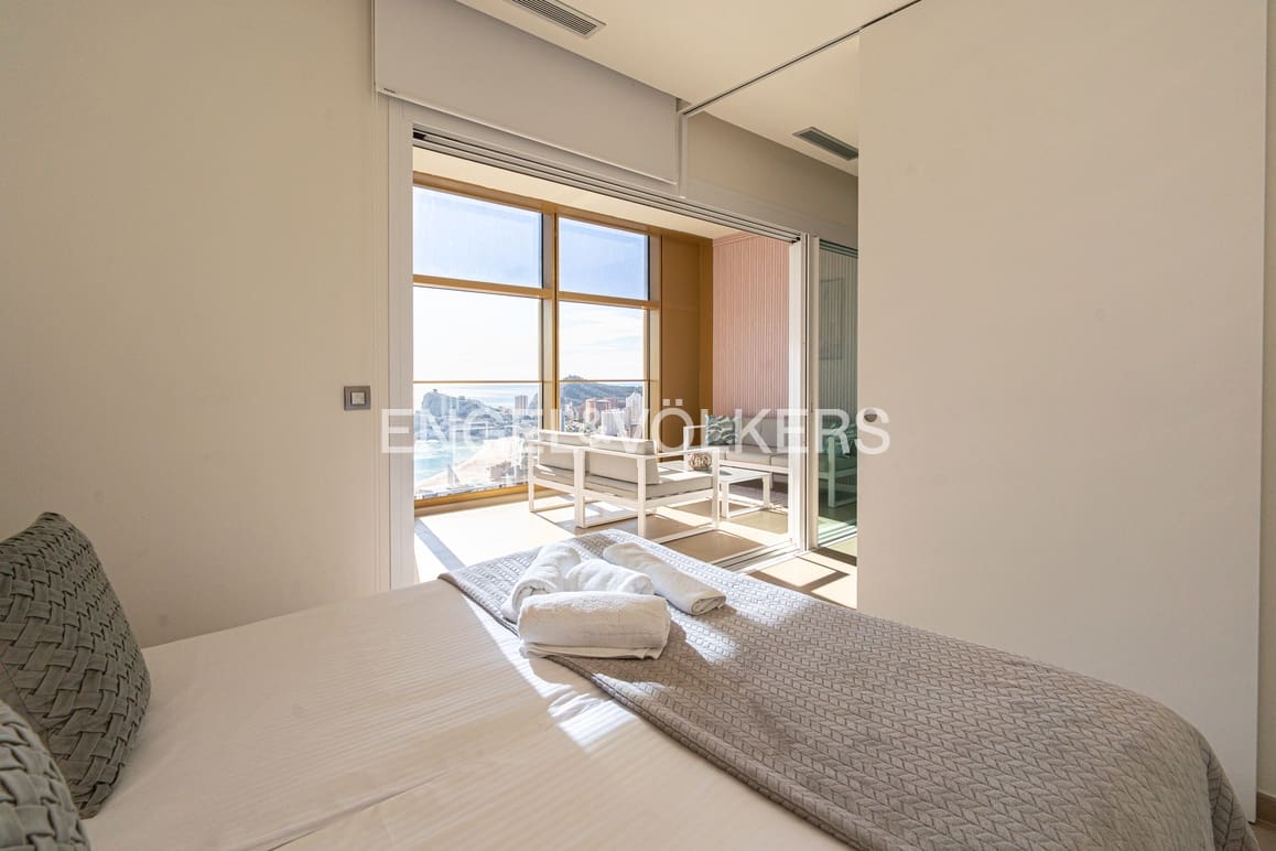 2 bedroom Apartment for sale in Benidorm with pool garage - € 625,000 (Ref: 9481543)