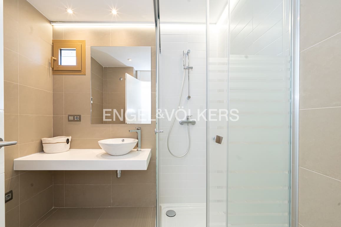 2 bedroom Apartment for sale in Benidorm with pool garage - € 625,000 (Ref: 9481543)