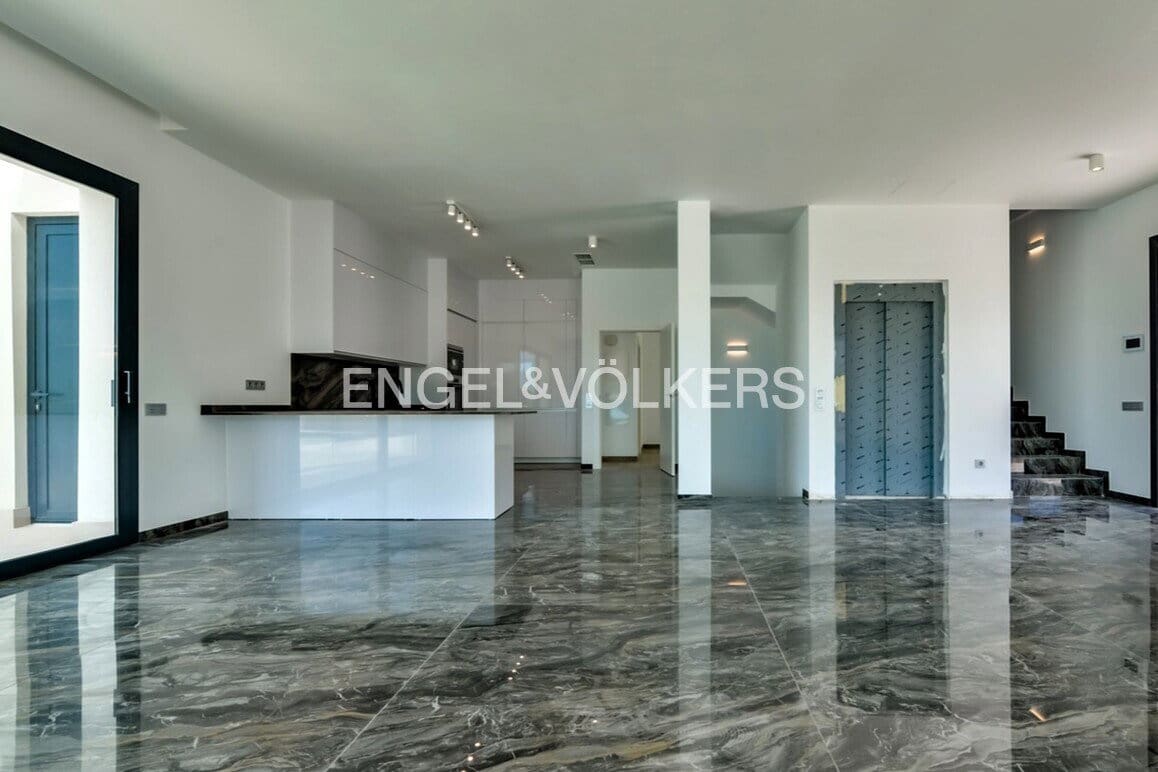 7 bedroom Villa for sale in Finestrat with pool garage - € 1,700,000 (Ref: 9503121)