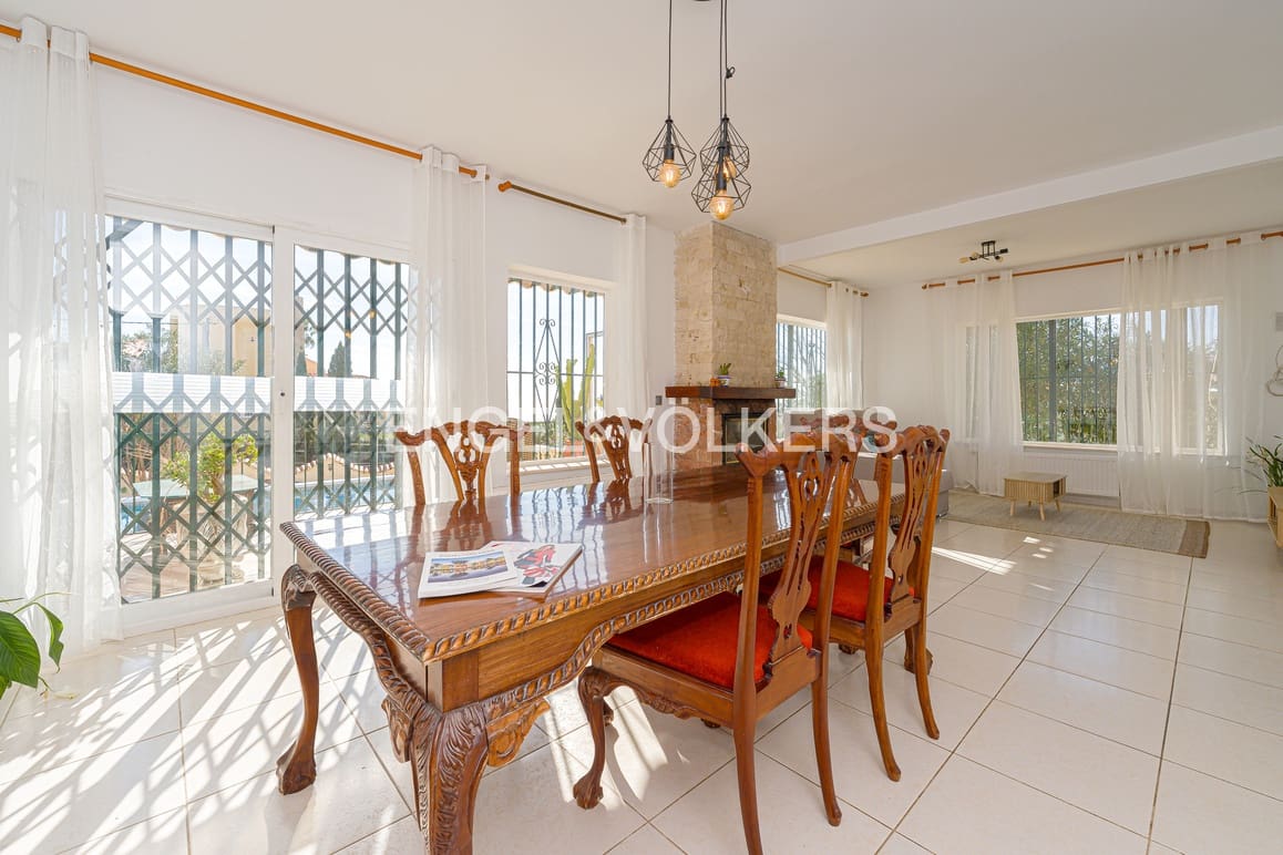 4 makuuhuone Huvila vuokrattavana paikassa La Nucia mukana uima-altaan - 2 800 € (Ref: 9517901)