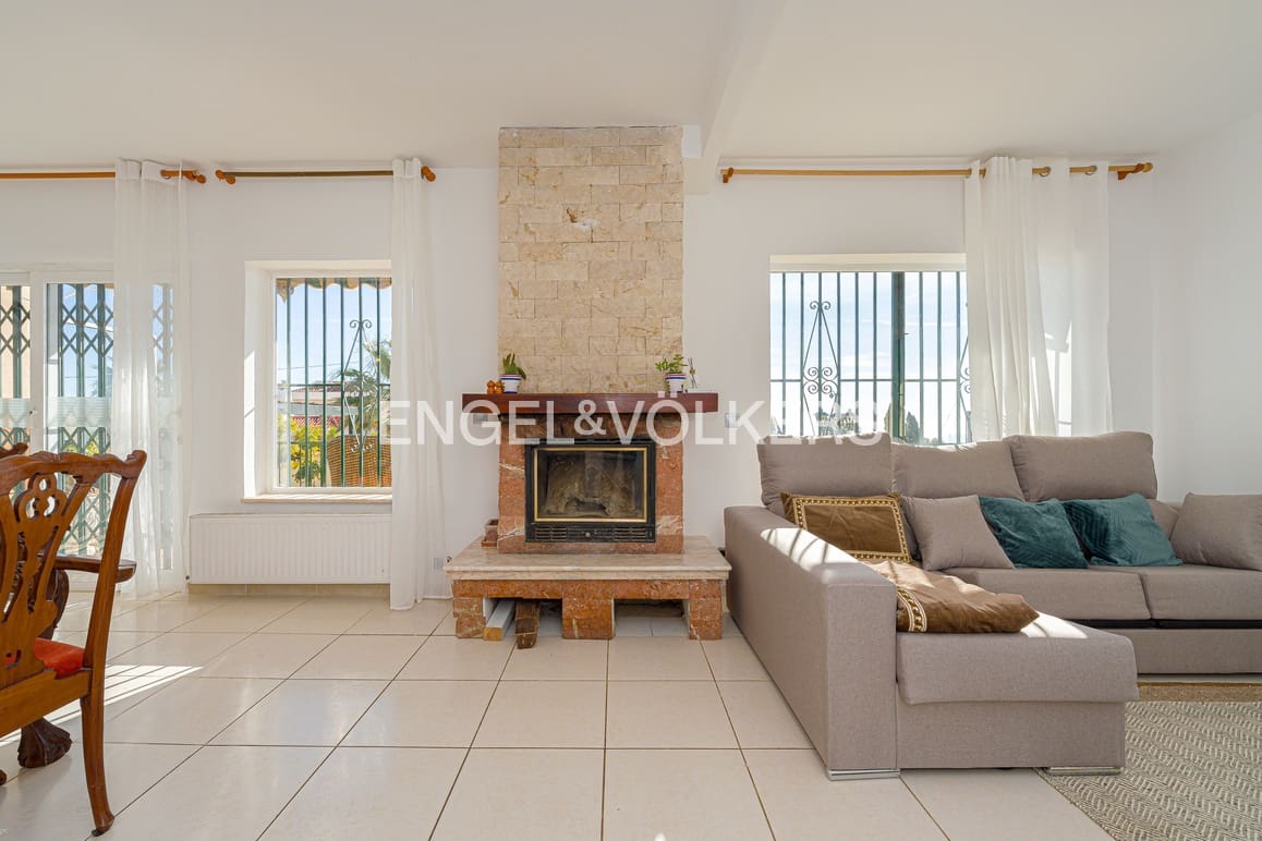 4 makuuhuone Huvila vuokrattavana paikassa La Nucia mukana uima-altaan - 2 800 € (Ref: 9517901)