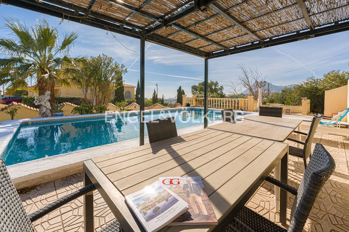 4 makuuhuone Huvila vuokrattavana paikassa La Nucia mukana uima-altaan - 2 800 € (Ref: 9517901)