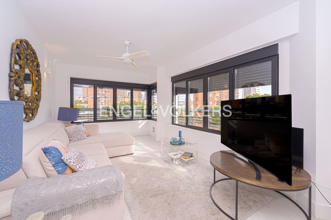 1 quarto Apartamento para venda em Benidorm com piscina - 245 000 € (Ref: 9528334)