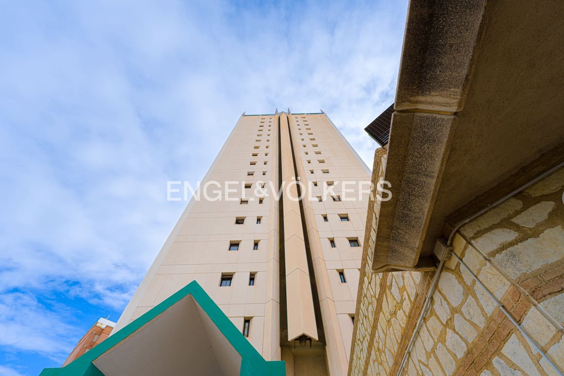 1 quarto Apartamento para venda em Benidorm com piscina - 245 000 € (Ref: 9528334)