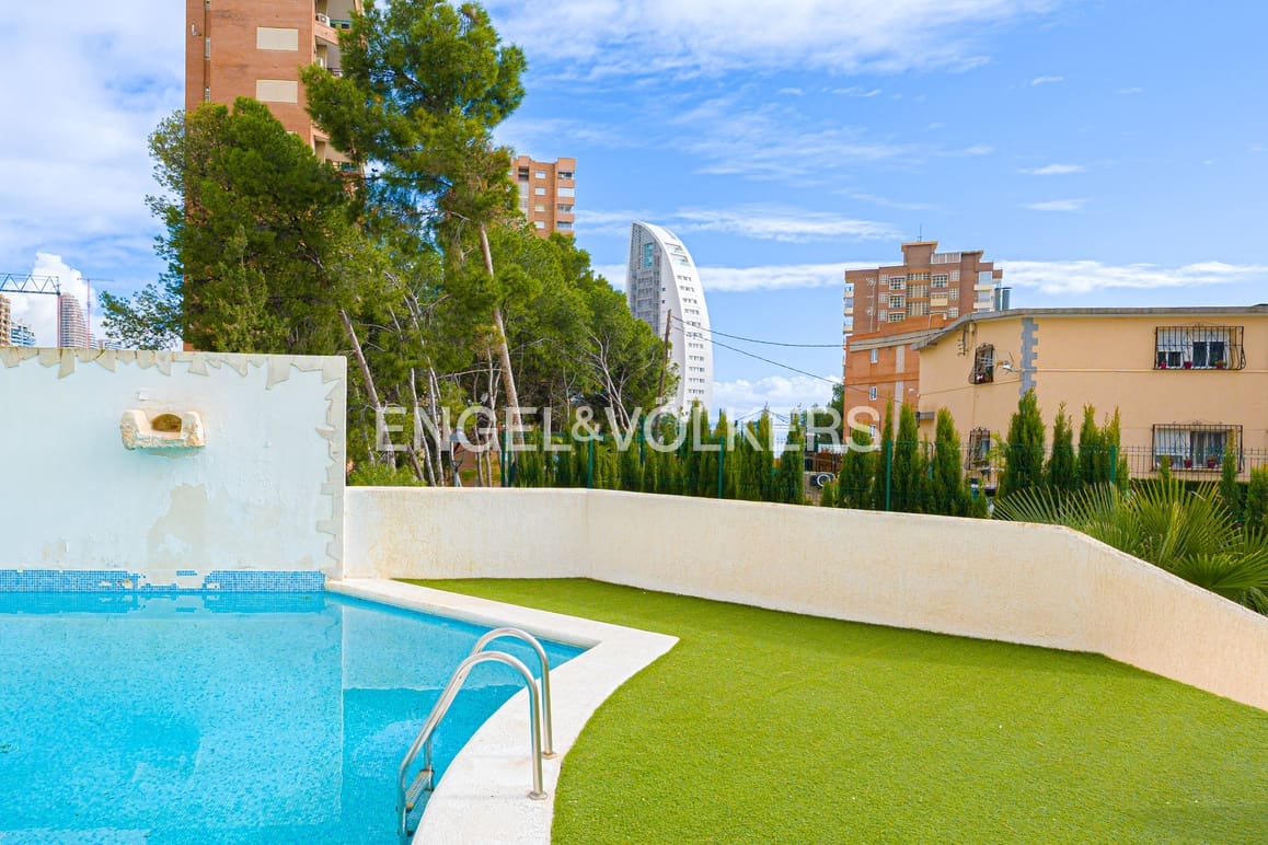 1 quarto Apartamento para venda em Benidorm com piscina - 245 000 € (Ref: 9528334)