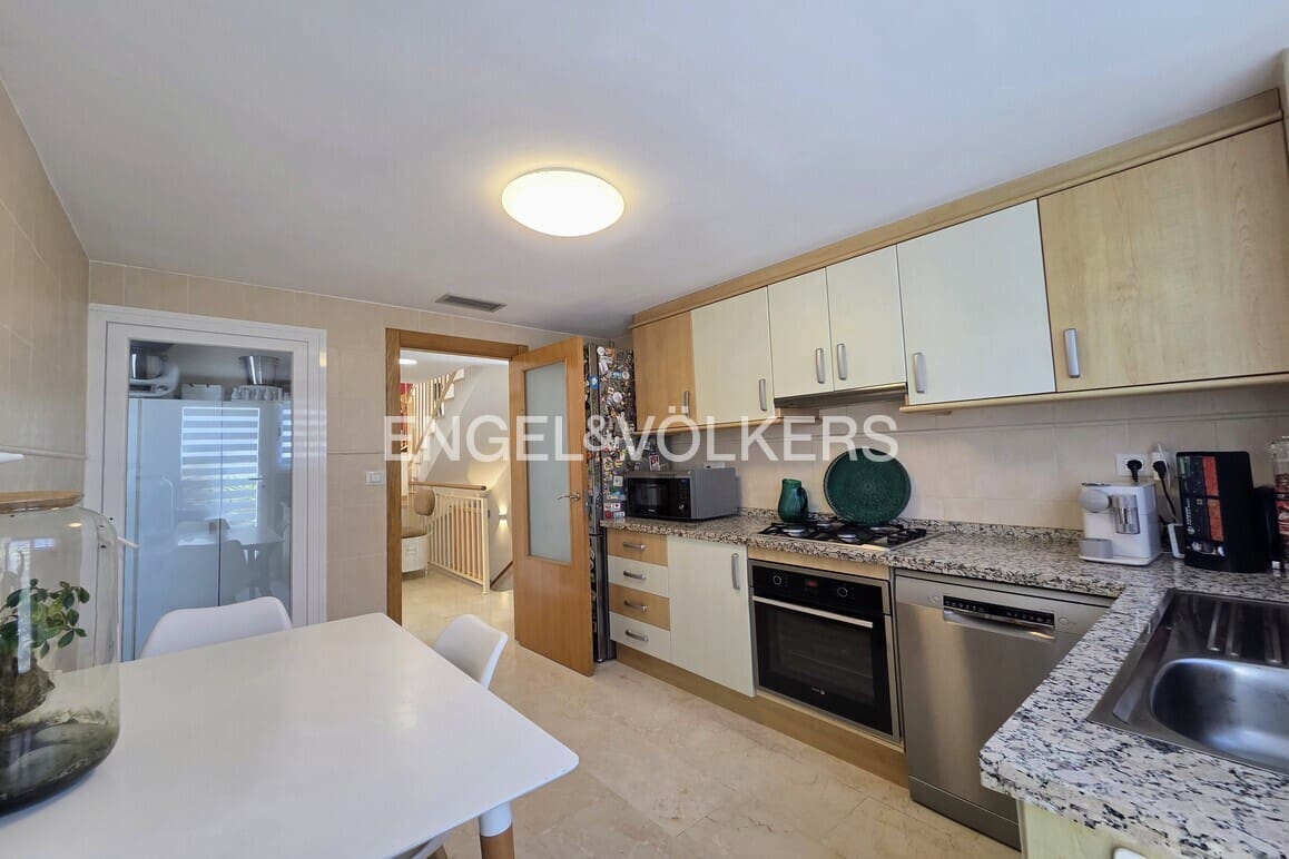 5 makuuhuone Huvila myytävänä paikassa La Nucia mukana uima-altaan 
autotalli - 385 000 € (Ref: 9592087)