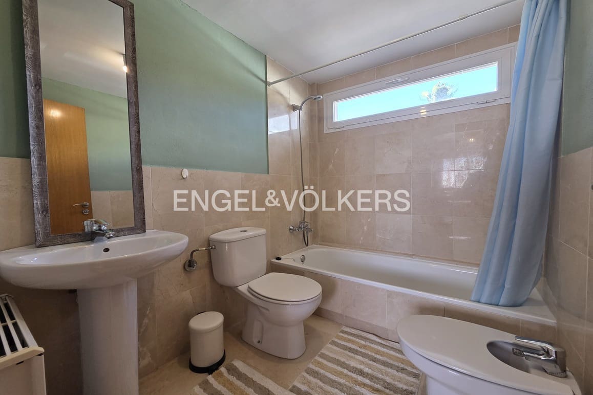 5 makuuhuone Huvila myytävänä paikassa La Nucia mukana uima-altaan 
autotalli - 385 000 € (Ref: 9592087)