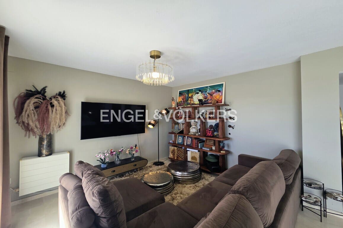 5 makuuhuone Huvila myytävänä paikassa La Nucia mukana uima-altaan 
autotalli - 385 000 € (Ref: 9592087)