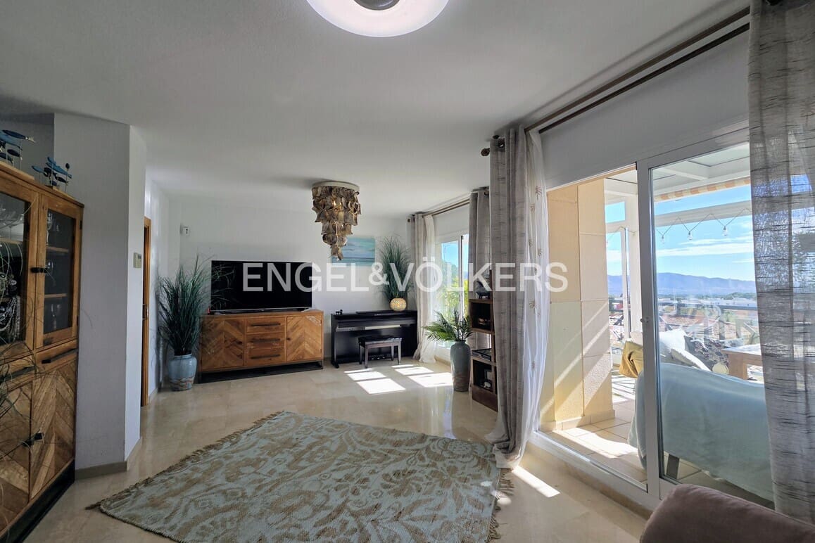 5 makuuhuone Huvila myytävänä paikassa La Nucia mukana uima-altaan 
autotalli - 385 000 € (Ref: 9592087)