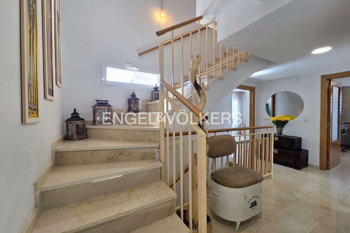 5 makuuhuone Huvila myytävänä paikassa La Nucia mukana uima-altaan 
autotalli - 385 000 € (Ref: 9592087)