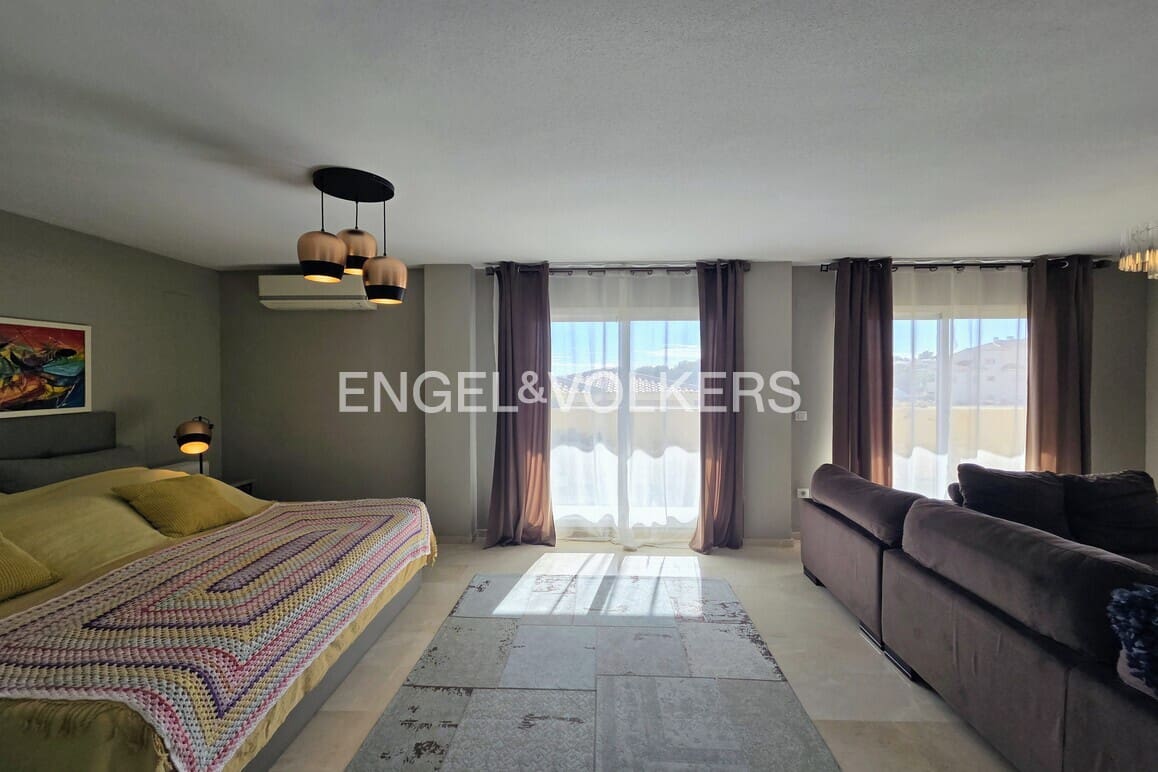 5 makuuhuone Huvila myytävänä paikassa La Nucia mukana uima-altaan 
autotalli - 385 000 € (Ref: 9592087)