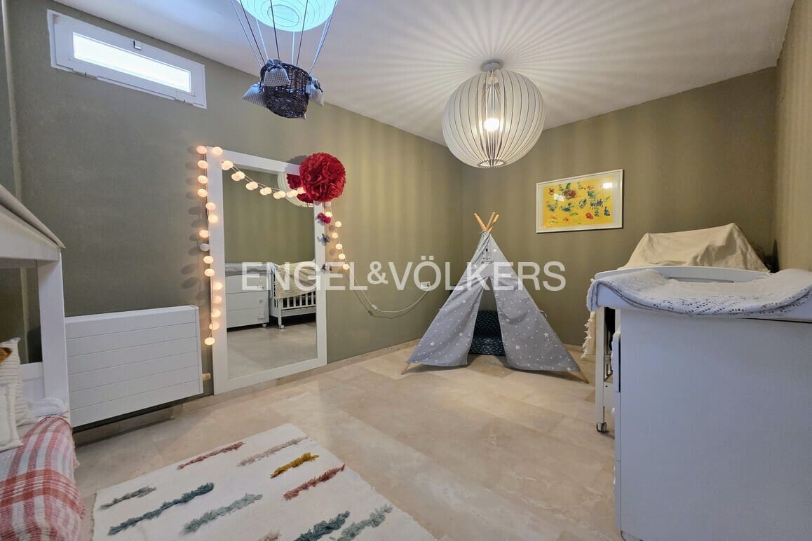 5 makuuhuone Huvila myytävänä paikassa La Nucia mukana uima-altaan 
autotalli - 385 000 € (Ref: 9592087)