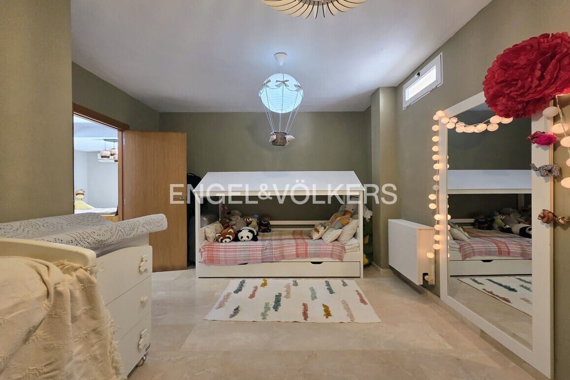 5 makuuhuone Huvila myytävänä paikassa La Nucia mukana uima-altaan 
autotalli - 385 000 € (Ref: 9592087)