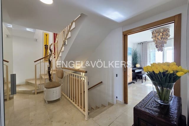 5 makuuhuone Huvila myytävänä paikassa La Nucia mukana uima-altaan 
autotalli - 385 000 € (Ref: 9592087)