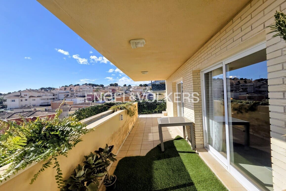 5 makuuhuone Huvila myytävänä paikassa La Nucia mukana uima-altaan 
autotalli - 385 000 € (Ref: 9592087)