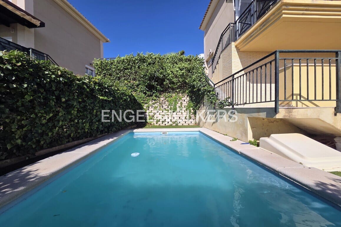 5 makuuhuone Huvila myytävänä paikassa La Nucia mukana uima-altaan 
autotalli - 385 000 € (Ref: 9592087)