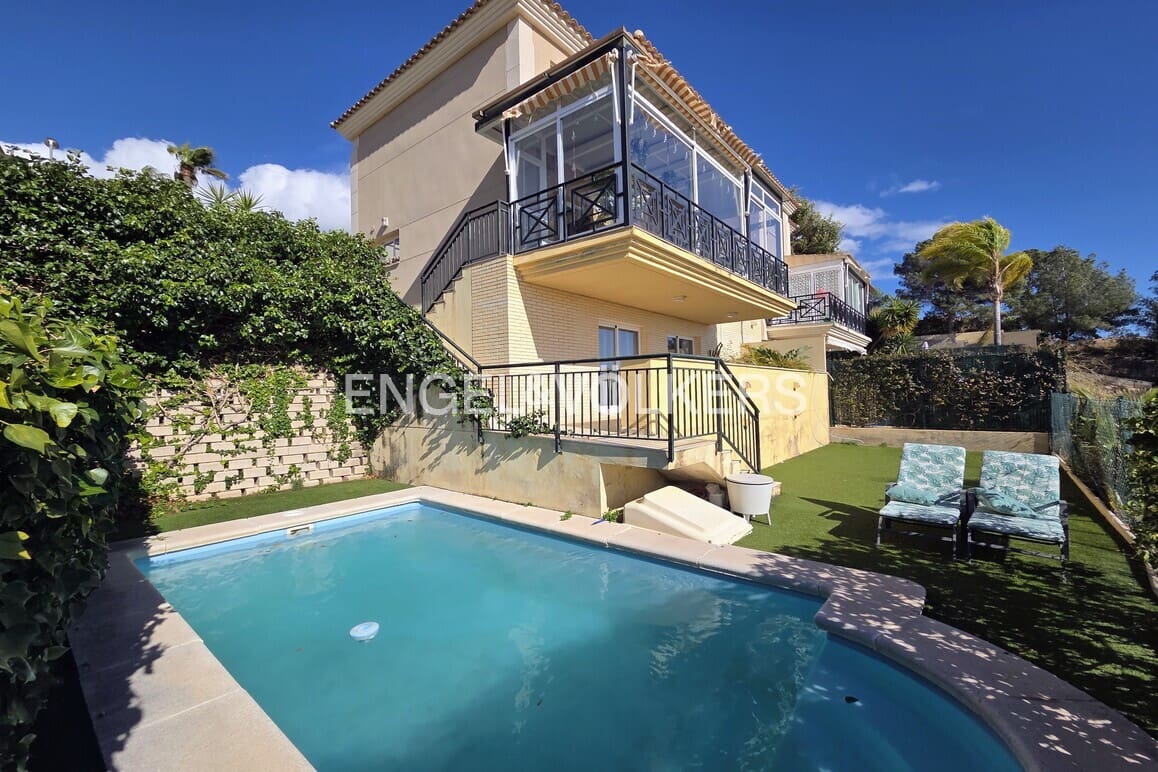 5 makuuhuone Huvila myytävänä paikassa La Nucia mukana uima-altaan 
autotalli - 385 000 € (Ref: 9592087)