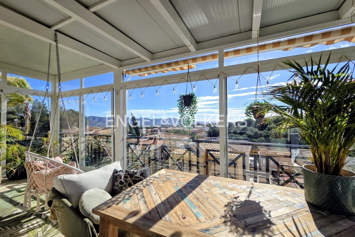 5 makuuhuone Huvila myytävänä paikassa La Nucia mukana uima-altaan 
autotalli - 385 000 € (Ref: 9592087)