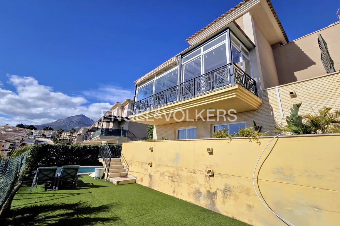 5 makuuhuone Huvila myytävänä paikassa La Nucia mukana uima-altaan 
autotalli - 385 000 € (Ref: 9592087)