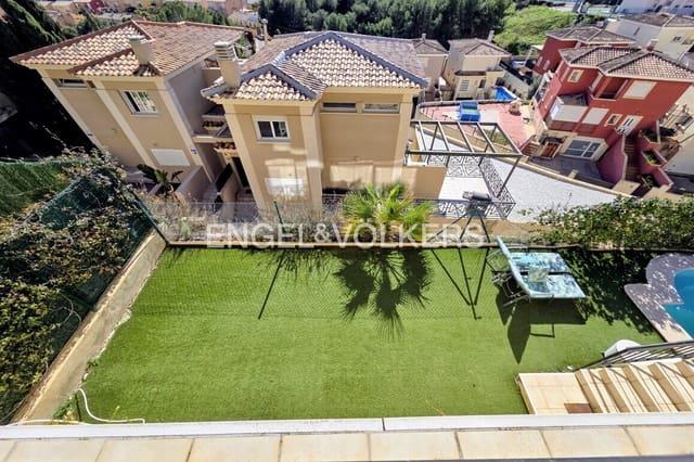 5 makuuhuone Huvila myytävänä paikassa La Nucia mukana uima-altaan 
autotalli - 385 000 € (Ref: 9592087)