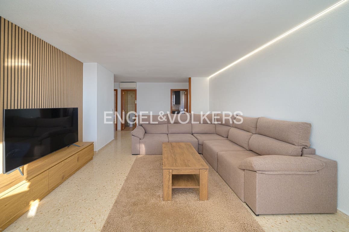 3 quarto Apartamento para arrendar em Benidorm com piscina garagem - 1 800 € (Ref: 9614445)