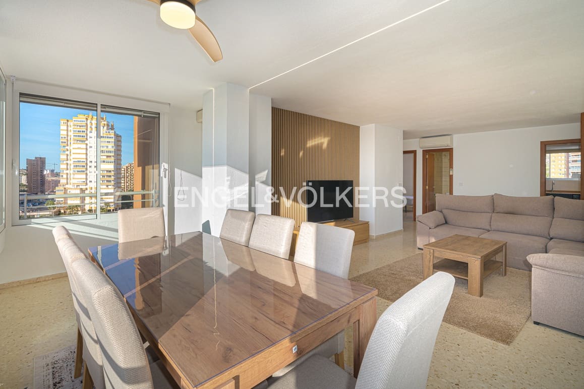 3 quarto Apartamento para arrendar em Benidorm com piscina garagem - 1 800 € (Ref: 9614445)