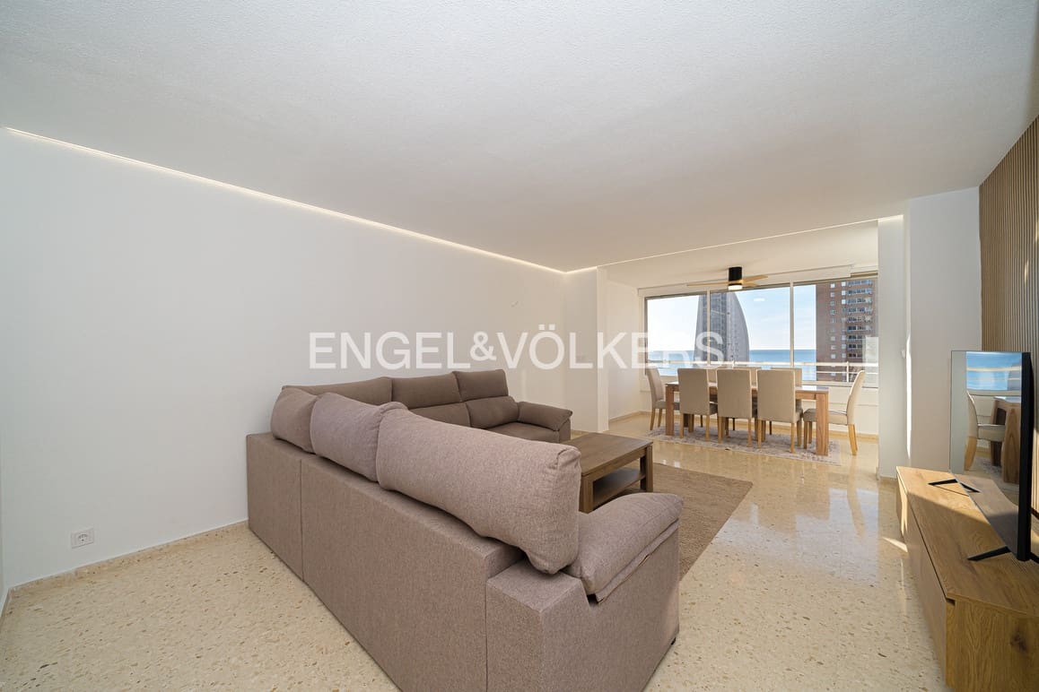 3 quarto Apartamento para arrendar em Benidorm com piscina garagem - 1 800 € (Ref: 9614445)