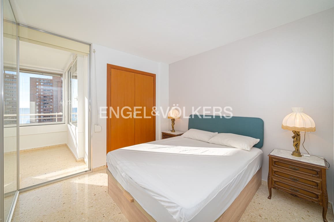 3 quarto Apartamento para arrendar em Benidorm com piscina garagem - 1 800 € (Ref: 9614445)